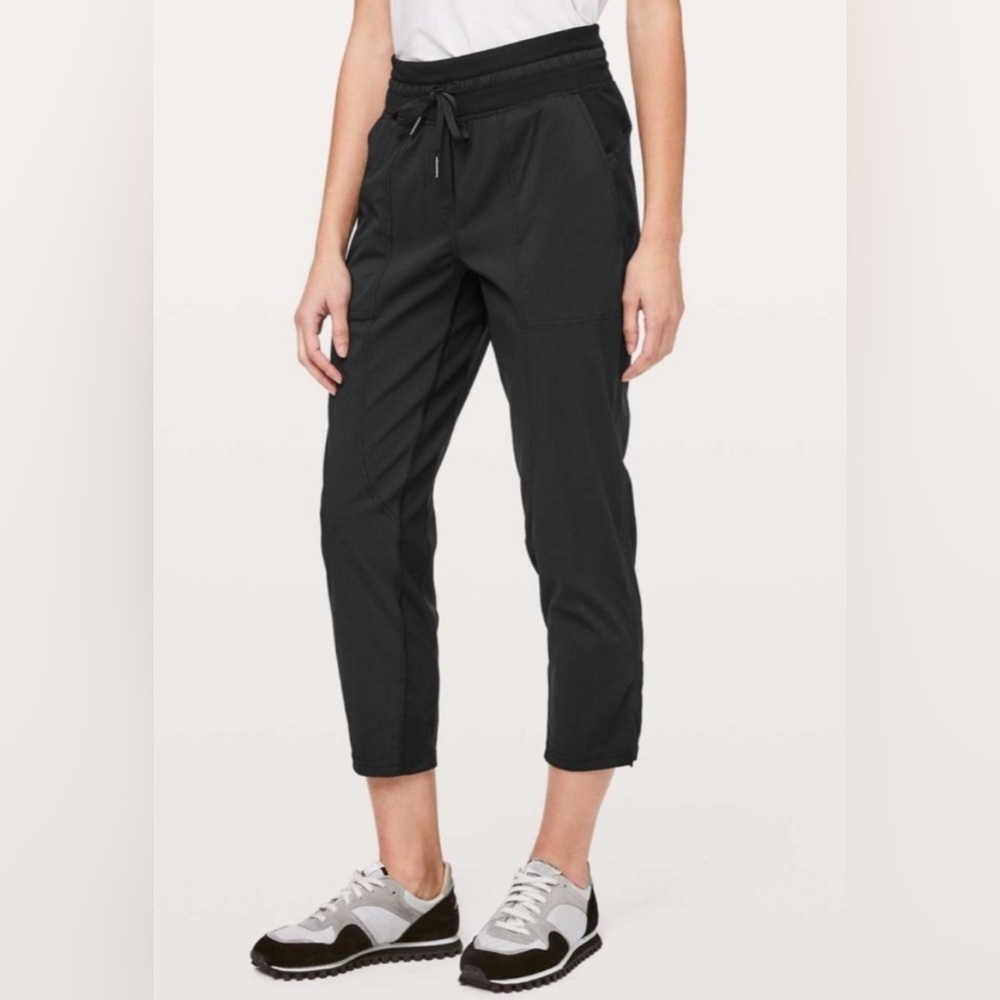 Lululemon Dance Studio Crop 25” Black 2 Swift Athleisure‎ Gym Loungewear Travel